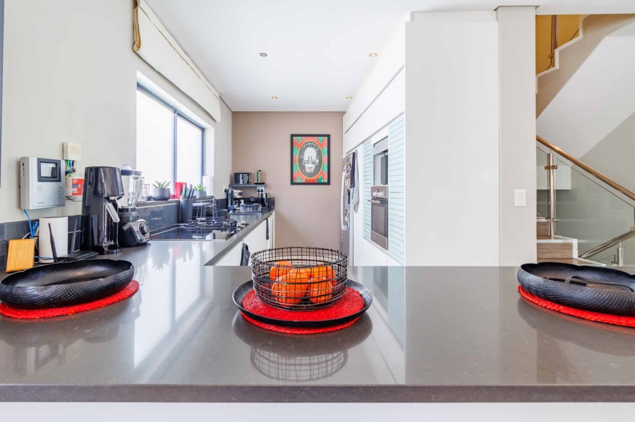 3 Bedroom Property for Sale in Sea Point Western Cape